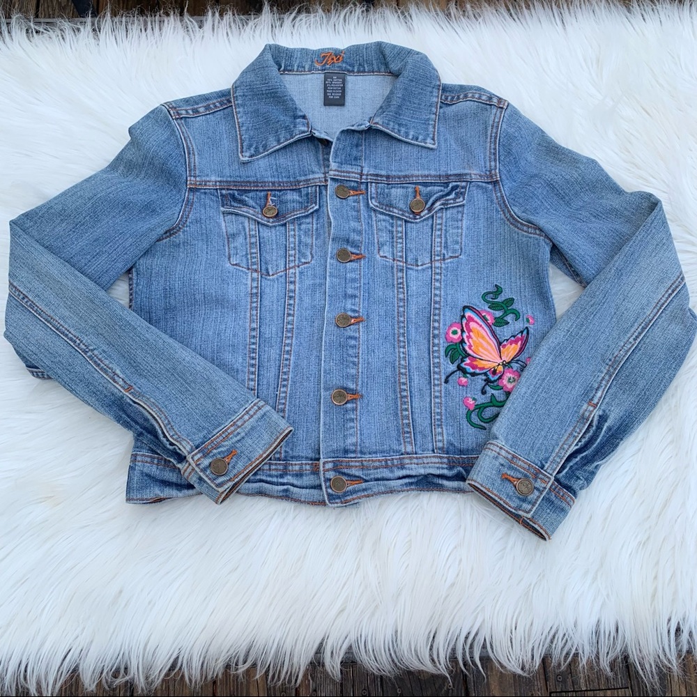 Tixi Women’s Embroidered Medium Wash Cropped Jean Jacket Size Medium